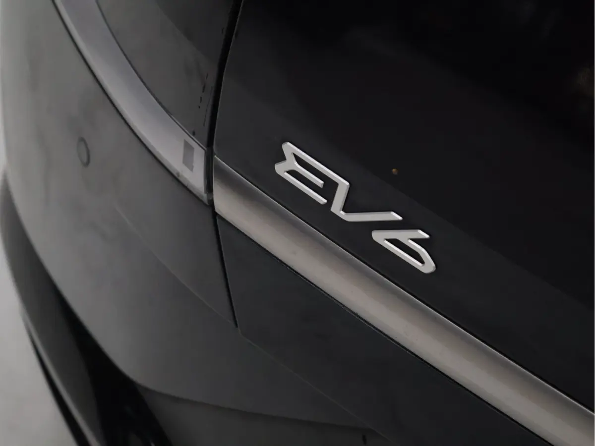 Plus 77.4 kWh [TREKHAAK, APPLE CARPLAY, ANDROID, STOELVERWARMING, MERIDIAN SURROUND SOUND, MEMORY SEATS, CAMERA, PDC V+A, NAVIGATIE, LED, LEDER, CLIMATE CONTROL, BLUETOOTH, NIEUWSTAAT}