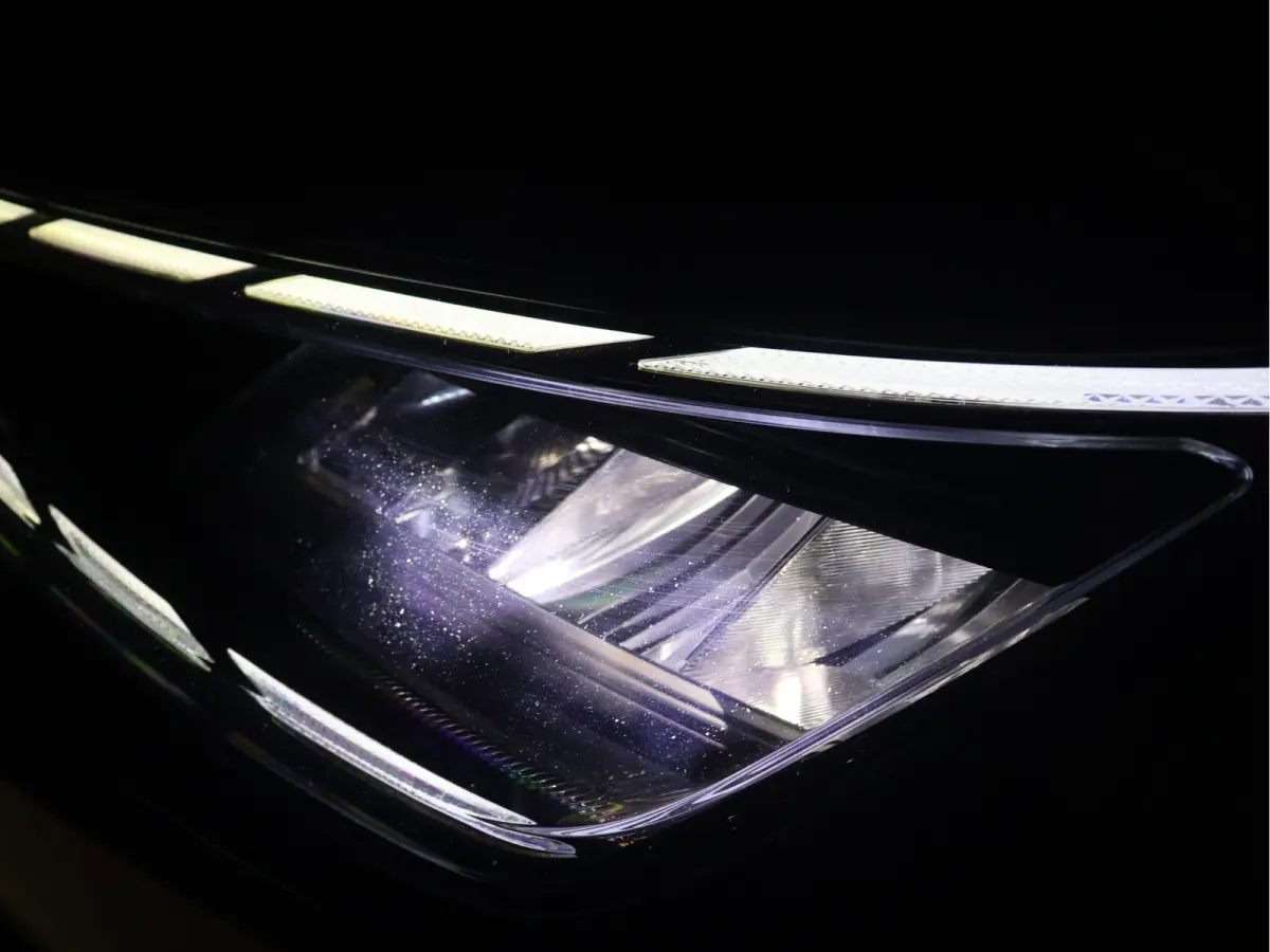 Plus 77.4 kWh [TREKHAAK, APPLE CARPLAY, ANDROID, STOELVERWARMING, MERIDIAN SURROUND SOUND, MEMORY SEATS, CAMERA, PDC V+A, NAVIGATIE, LED, LEDER, CLIMATE CONTROL, BLUETOOTH, NIEUWSTAAT}