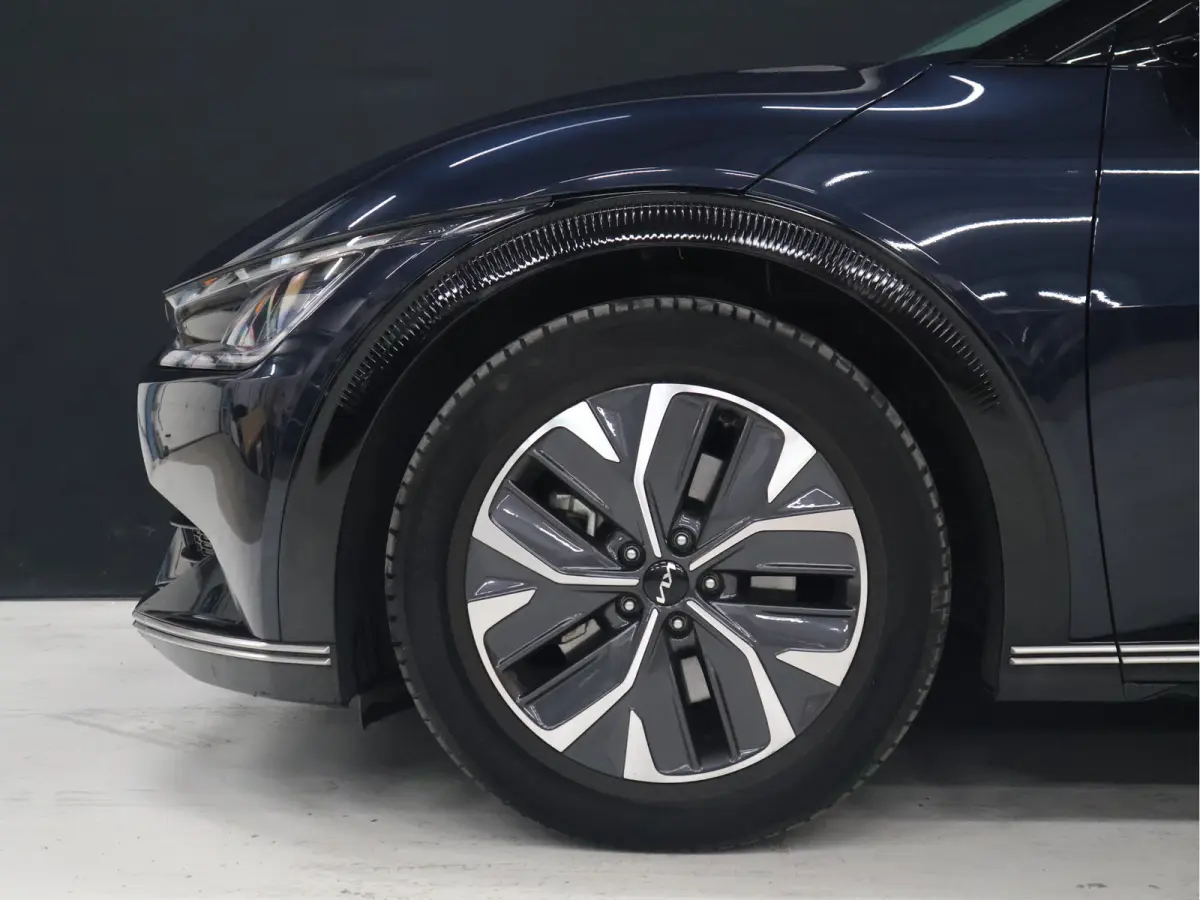 Plus 77.4 kWh [TREKHAAK, APPLE CARPLAY, ANDROID, STOELVERWARMING, MERIDIAN SURROUND SOUND, MEMORY SEATS, CAMERA, PDC V+A, NAVIGATIE, LED, LEDER, CLIMATE CONTROL, BLUETOOTH, NIEUWSTAAT}