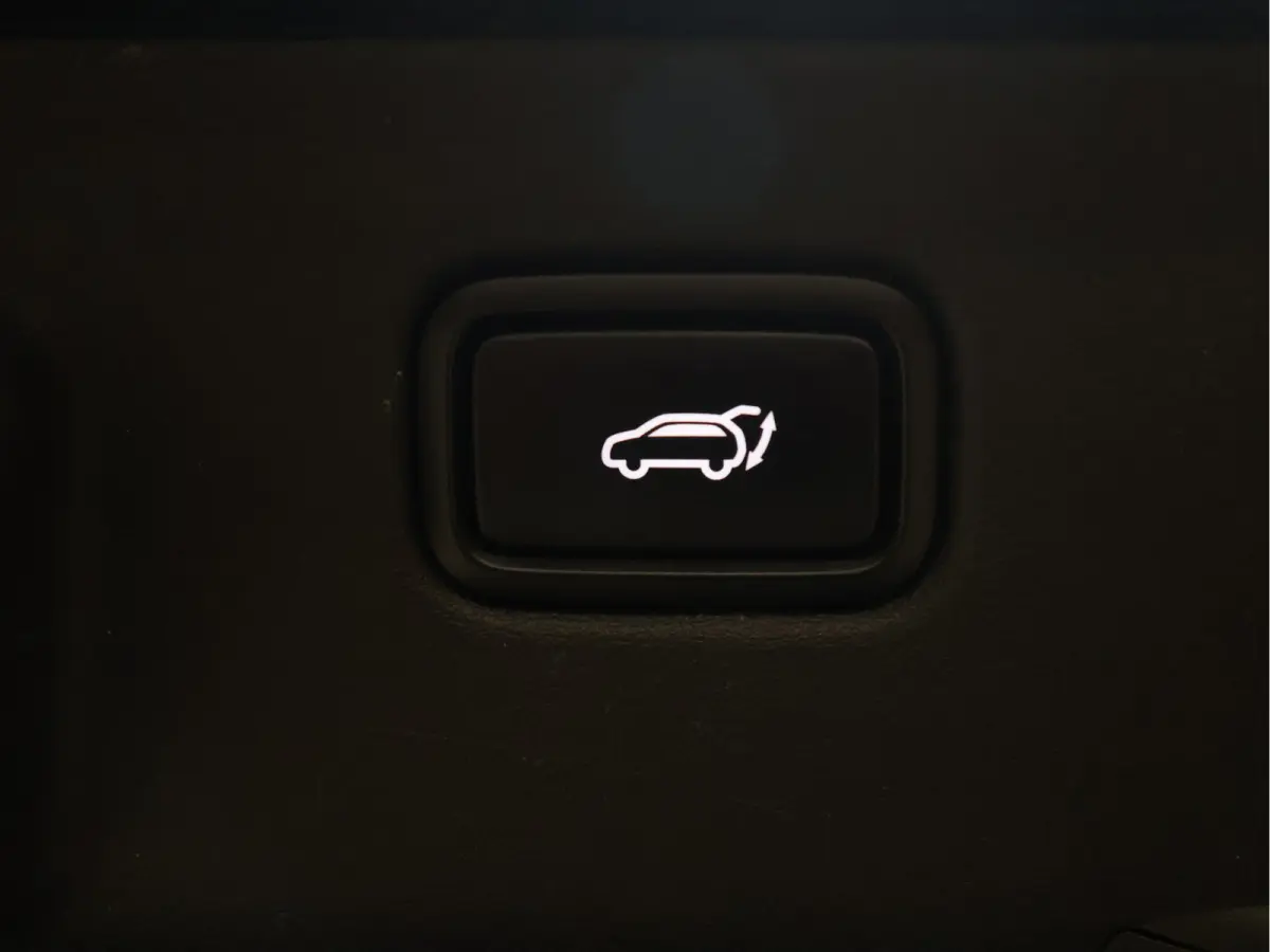 Plus 77.4 kWh [TREKHAAK, APPLE CARPLAY, ANDROID, STOELVERWARMING, MERIDIAN SURROUND SOUND, MEMORY SEATS, CAMERA, PDC V+A, NAVIGATIE, LED, LEDER, CLIMATE CONTROL, BLUETOOTH, NIEUWSTAAT}