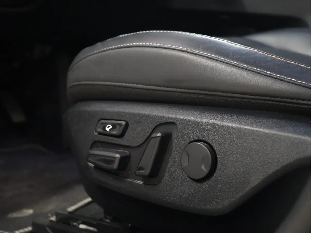 Plus 77.4 kWh [TREKHAAK, APPLE CARPLAY, ANDROID, STOELVERWARMING, MERIDIAN SURROUND SOUND, MEMORY SEATS, CAMERA, PDC V+A, NAVIGATIE, LED, LEDER, CLIMATE CONTROL, BLUETOOTH, NIEUWSTAAT}