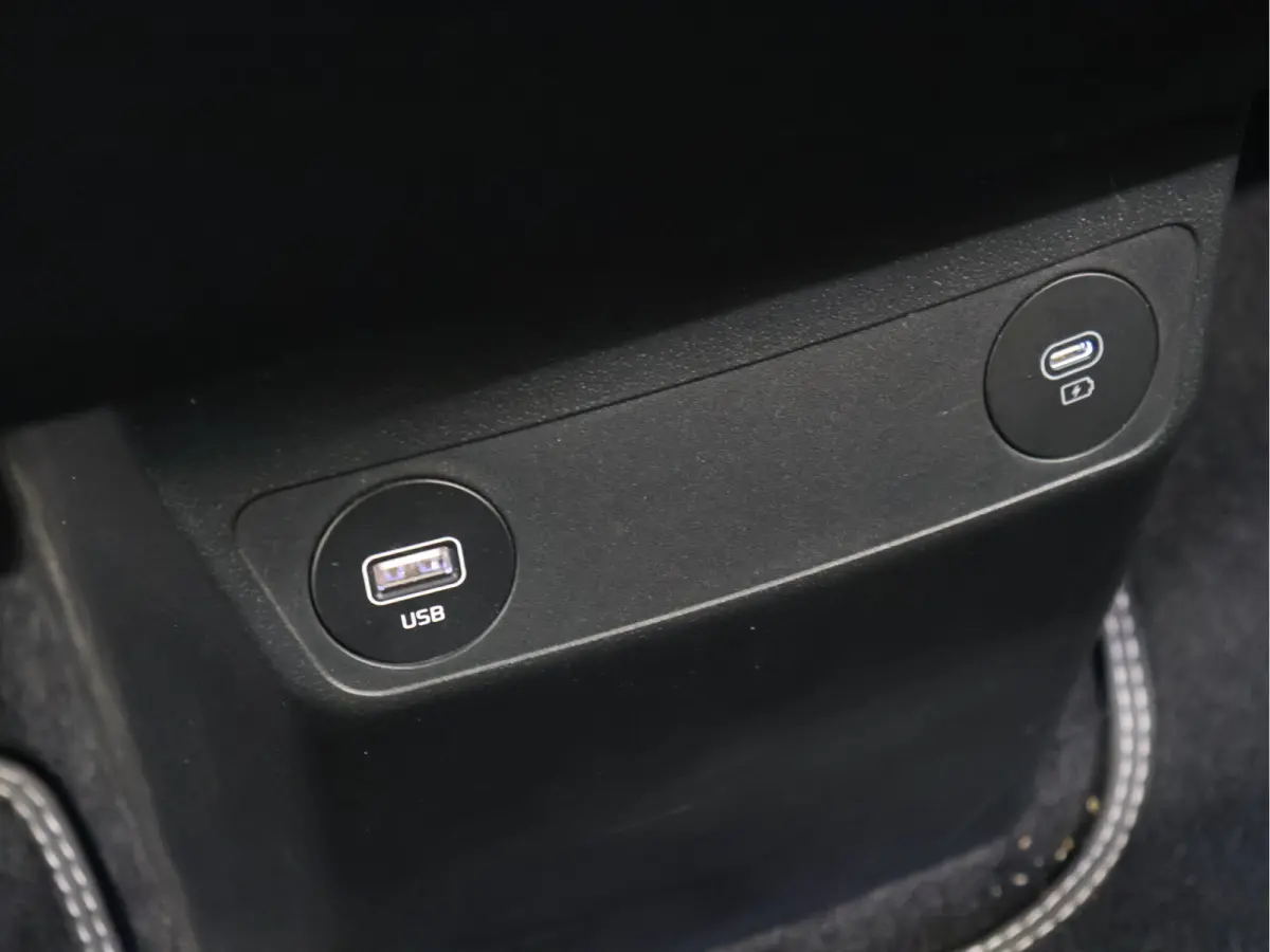 Plus 77.4 kWh [TREKHAAK, APPLE CARPLAY, ANDROID, STOELVERWARMING, MERIDIAN SURROUND SOUND, MEMORY SEATS, CAMERA, PDC V+A, NAVIGATIE, LED, LEDER, CLIMATE CONTROL, BLUETOOTH, NIEUWSTAAT}