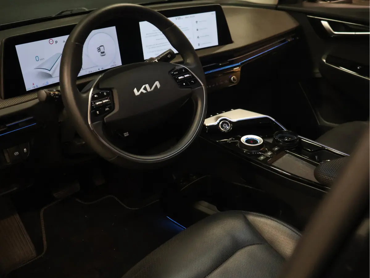 Plus 77.4 kWh [TREKHAAK, APPLE CARPLAY, ANDROID, STOELVERWARMING, MERIDIAN SURROUND SOUND, MEMORY SEATS, CAMERA, PDC V+A, NAVIGATIE, LED, LEDER, CLIMATE CONTROL, BLUETOOTH, NIEUWSTAAT}