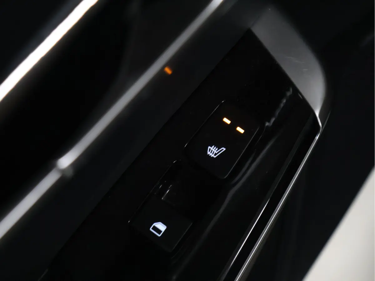 Plus 77.4 kWh [TREKHAAK, APPLE CARPLAY, ANDROID, STOELVERWARMING, MERIDIAN SURROUND SOUND, MEMORY SEATS, CAMERA, PDC V+A, NAVIGATIE, LED, LEDER, CLIMATE CONTROL, BLUETOOTH, NIEUWSTAAT}