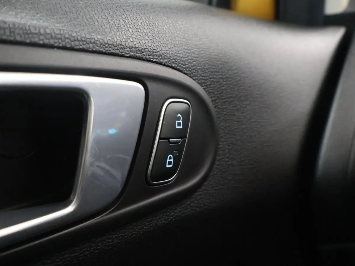 1.0 EcoBoost Titanium | Trekhaak | Cruise Control | Climate Control | Apple Carplay / Android Auto |