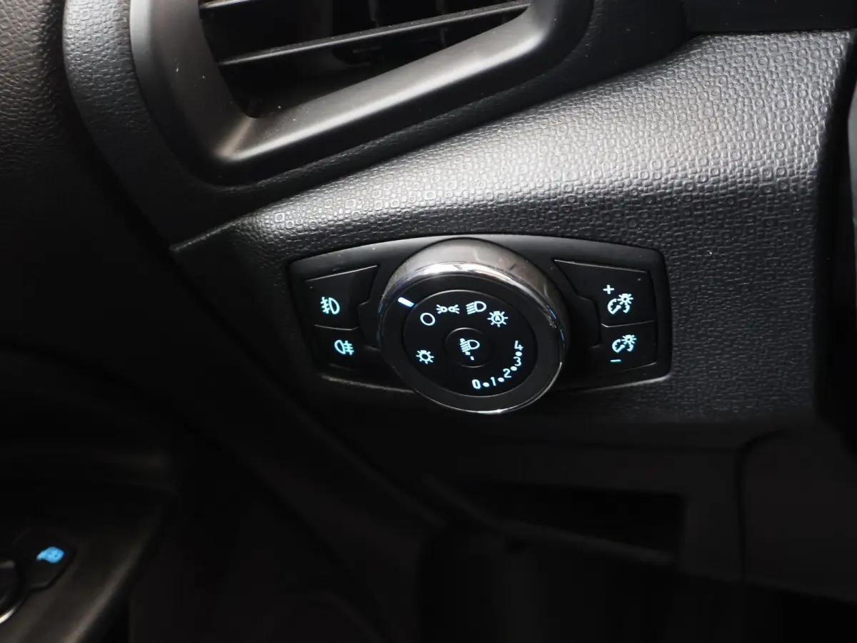 1.0 EcoBoost Titanium | Trekhaak | Cruise Control | Climate Control | Apple Carplay / Android Auto |