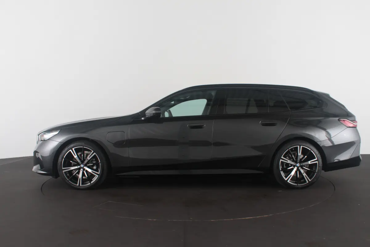 530e xDrive M Sport > Trekhaak/20inch/Head-up/Shadow-Line/360 camera/H&K