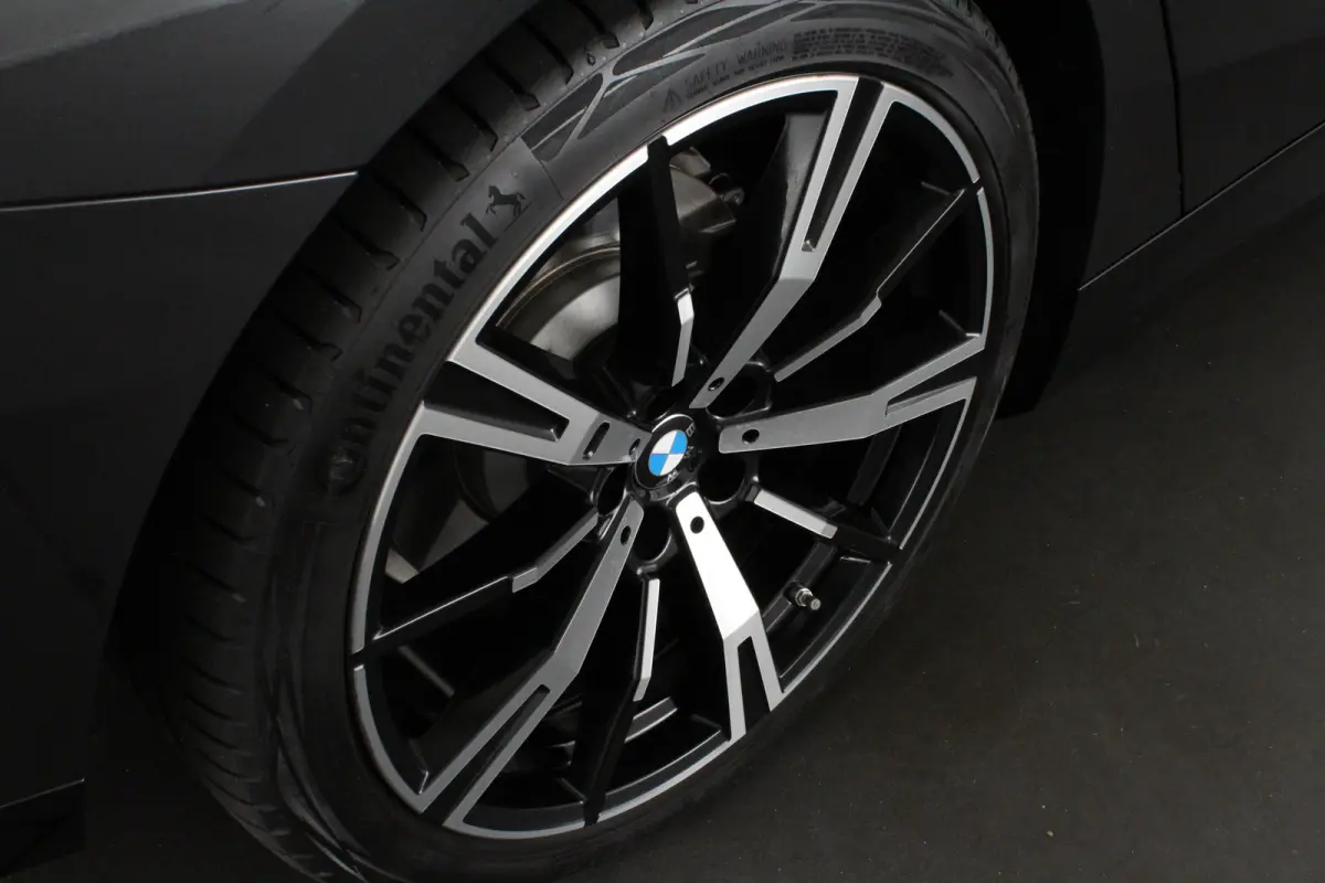 530e xDrive M Sport > Trekhaak/20inch/Head-up/Shadow-Line/360 camera/H&K