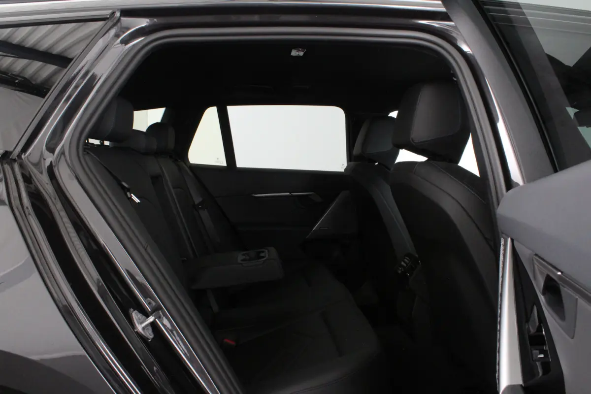 530e xDrive M Sport > Trekhaak/20inch/Head-up/Shadow-Line/360 camera/H&K