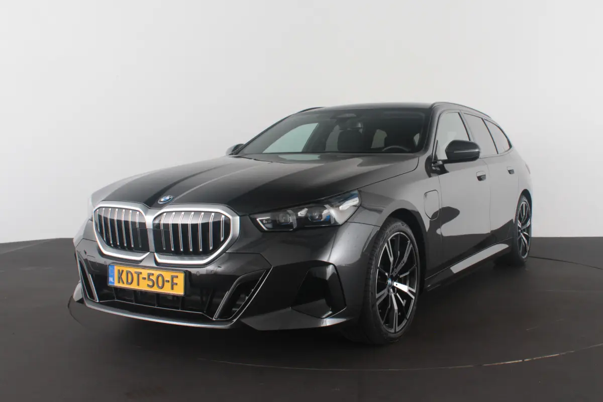 530e xDrive M Sport > Trekhaak/20inch/Head-up/Shadow-Line/360 camera/H&K