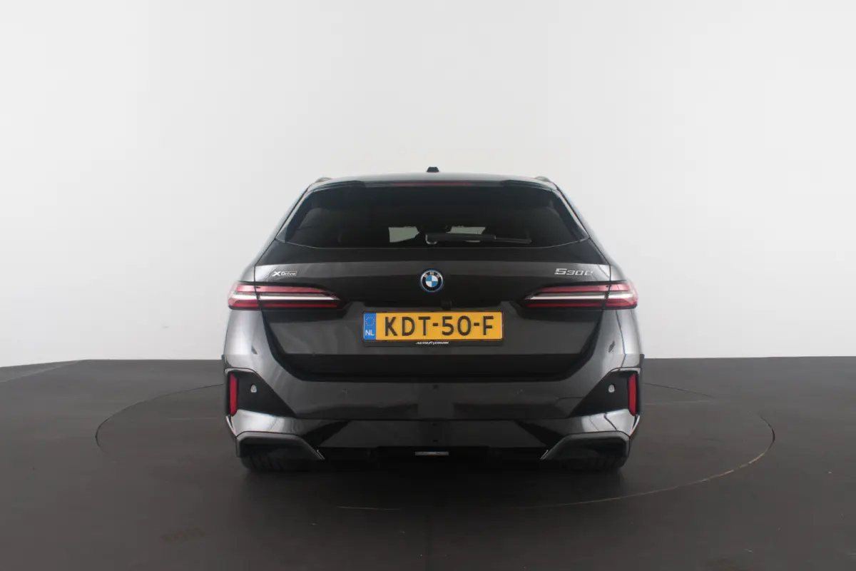530e xDrive M Sport > Trekhaak/20inch/Head-up/Shadow-Line/360 camera/H&K