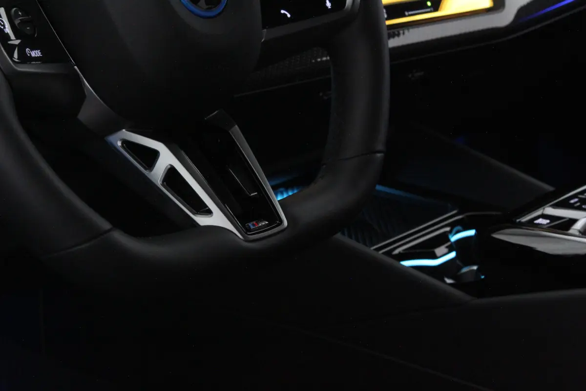530e xDrive M Sport > Trekhaak/20inch/Head-up/Shadow-Line/360 camera/H&K