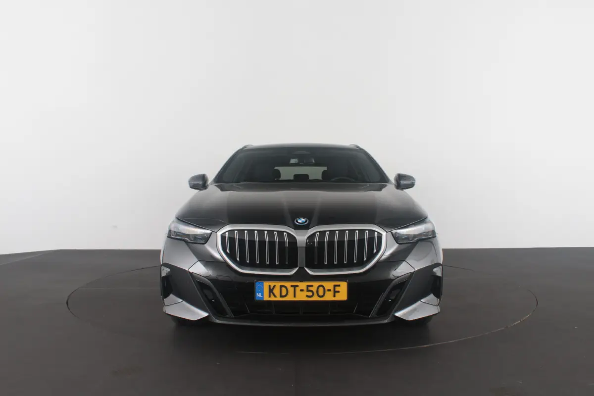 530e xDrive M Sport > Trekhaak/20inch/Head-up/Shadow-Line/360 camera/H&K