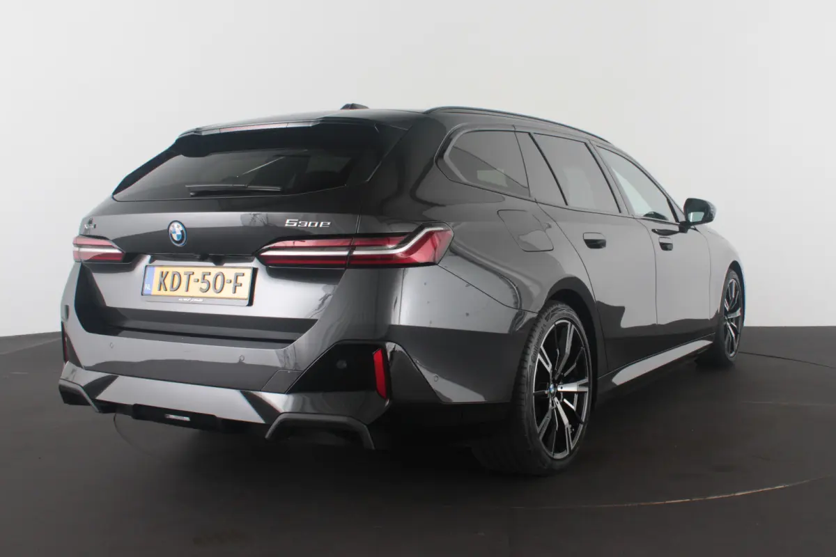530e xDrive M Sport > Trekhaak/20inch/Head-up/Shadow-Line/360 camera/H&K