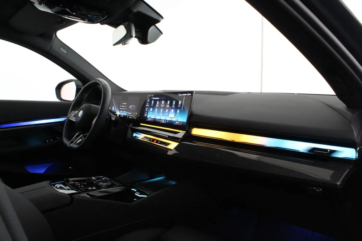 530e xDrive M Sport > Trekhaak/20inch/Head-up/Shadow-Line/360 camera/H&K