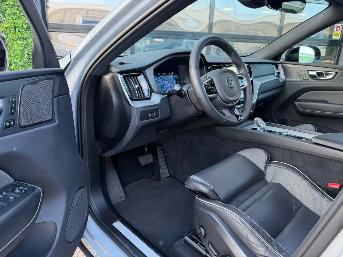 2.0 T8 Plug-in-hybrid AWD Polestar Engineered | SOH 98% | Pano | Surround View | Akebono | Öhlins | BTW