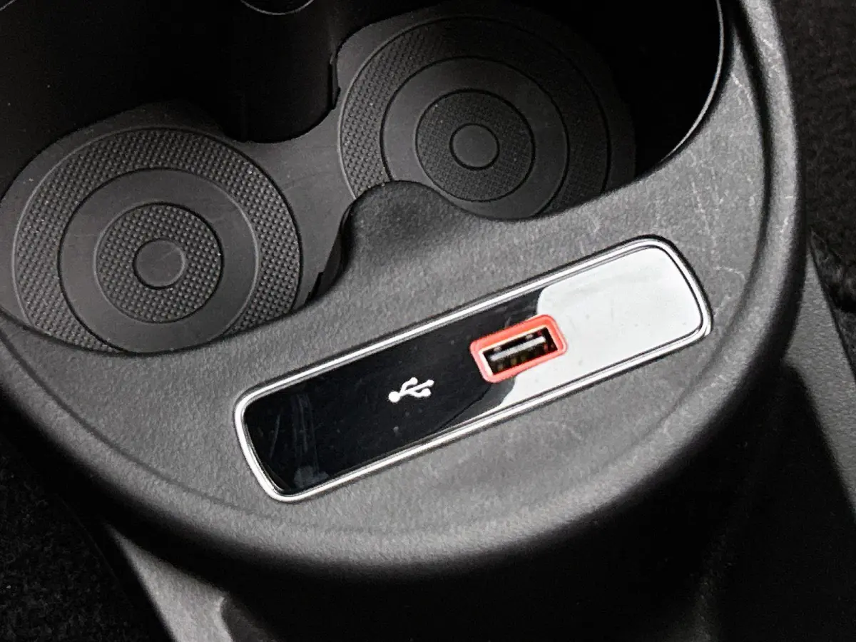 1.2 Lounge | APPLE CARPLAY - ANDROID AUTO | NAVIGATIE | BLUETOOTH | LICHTMETALEN VELGEN | AIRCO | MULTIFUNCTIONEEL STUURWIEL |