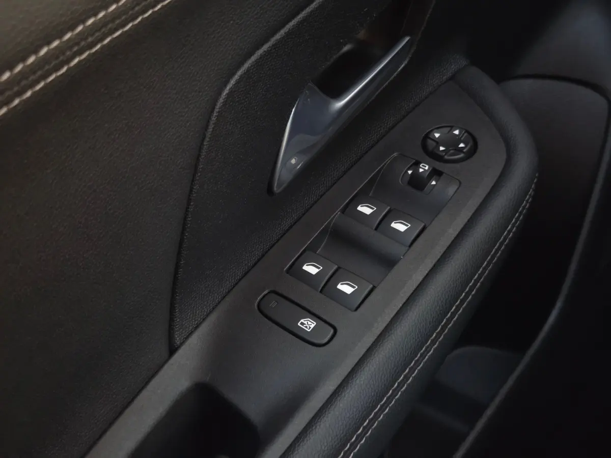1.2 Turbo Ultimate Cruise control / Dab / Voorstoelen verwarmd / stuurwiel verwarmd