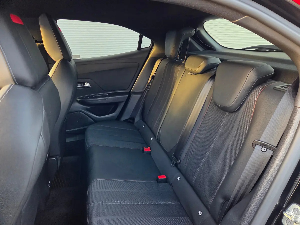 1.2 Turbo Ultimate Cruise control / Dab / Voorstoelen verwarmd / stuurwiel verwarmd