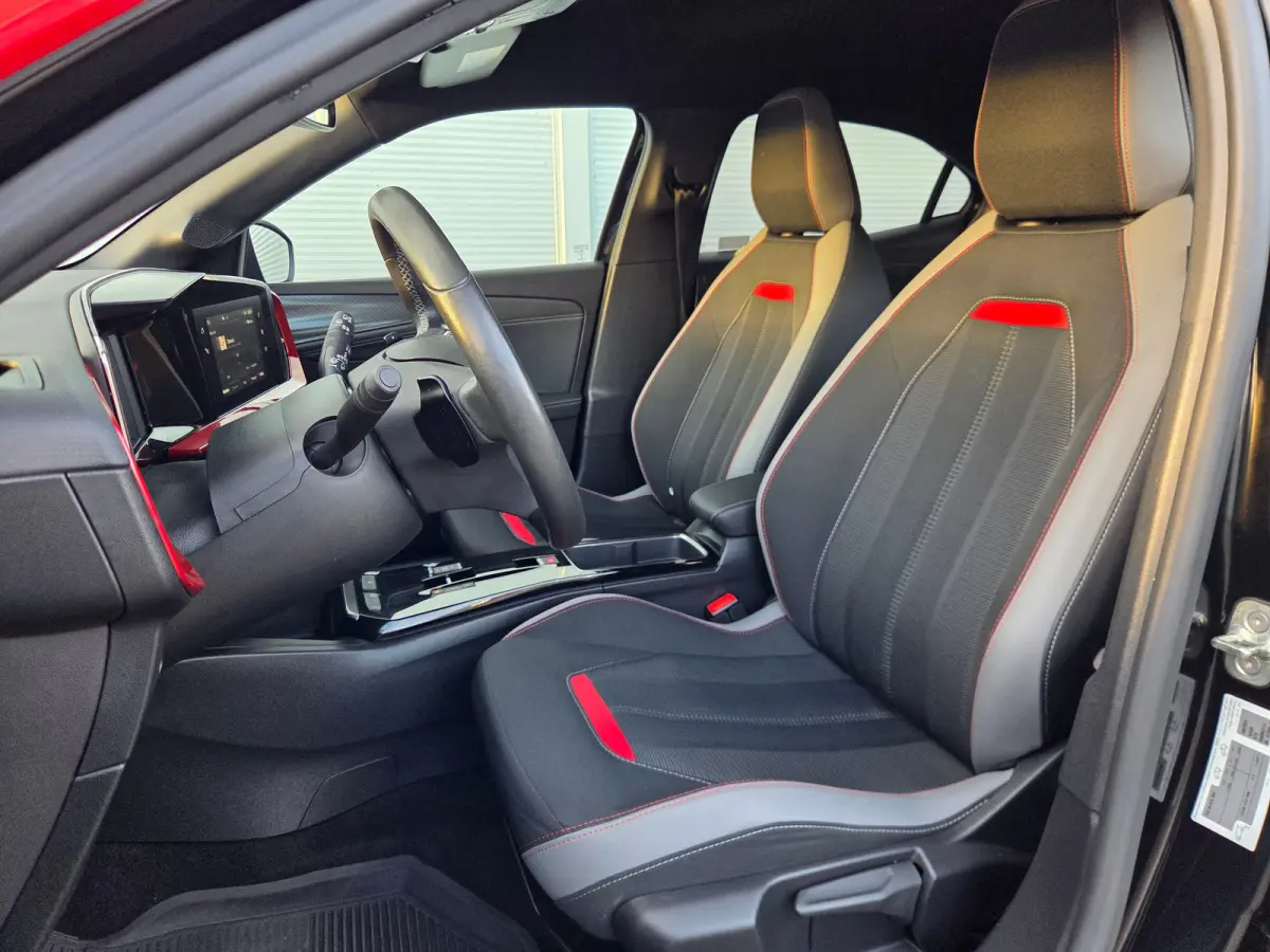 1.2 Turbo Ultimate Cruise control / Dab / Voorstoelen verwarmd / stuurwiel verwarmd
