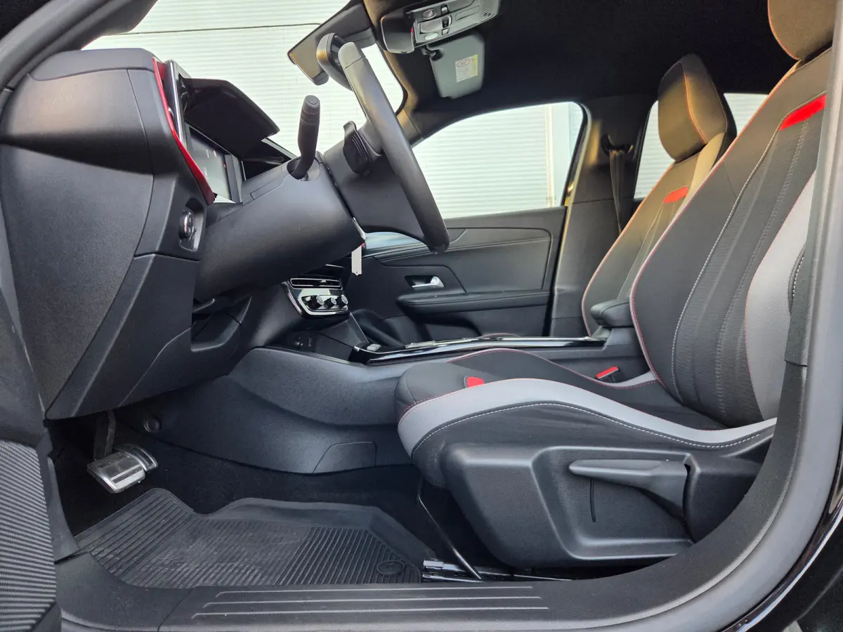 1.2 Turbo Ultimate Cruise control / Dab / Voorstoelen verwarmd / stuurwiel verwarmd