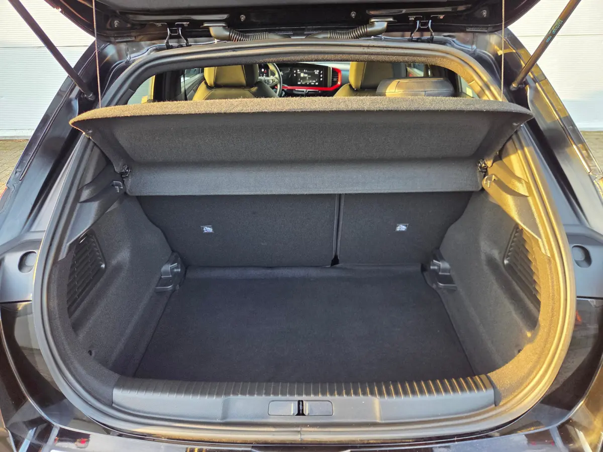 1.2 Turbo Ultimate Cruise control / Dab / Voorstoelen verwarmd / stuurwiel verwarmd