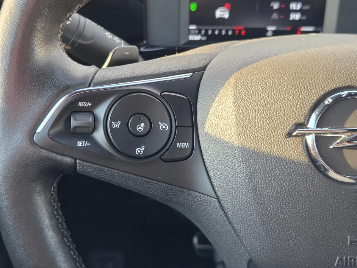 1.2 Turbo Ultimate Cruise control / Dab / Voorstoelen verwarmd / stuurwiel verwarmd