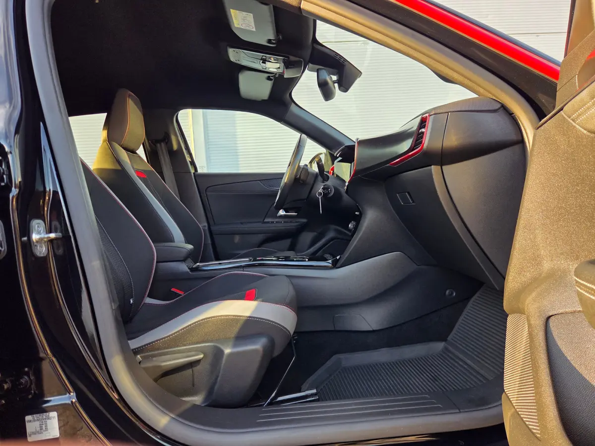 1.2 Turbo Ultimate Cruise control / Dab / Voorstoelen verwarmd / stuurwiel verwarmd