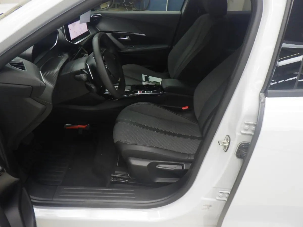 1.2 Hybrid 145 Allure | Achteruitrijcamera | Airco (automatisch) | Apple Carplay/Android Auto|telefoonintegratie premium