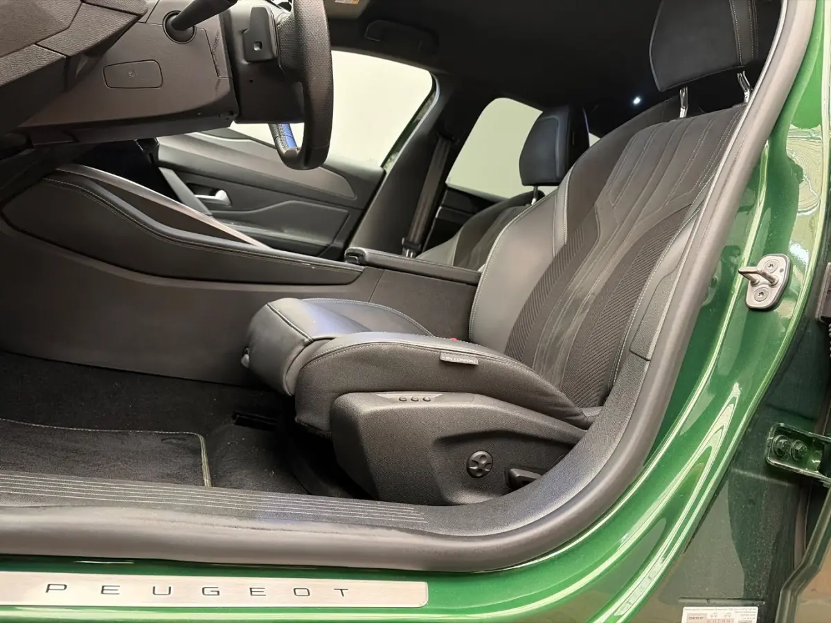1.2 PureTech GT | Automaat | Carplay | Trekhaak | 360* Camera | Elek. bestuurderstoel | Memory | Adaptieve cruise | Matrix led |