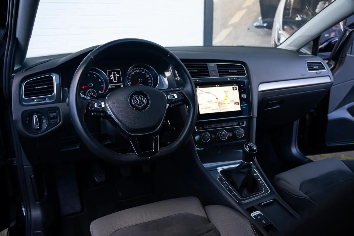 7.5 1.0 TSI Comfortline | Org.NL NAP | Massage | CarPlay | Trekhaak | Adaptive Cruise Control | Volledig Onderhouden