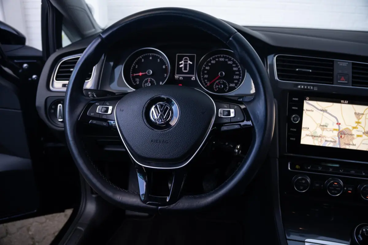 7.5 1.0 TSI Comfortline | Org.NL NAP | Massage | CarPlay | Trekhaak | Adaptive Cruise Control | Volledig Onderhouden