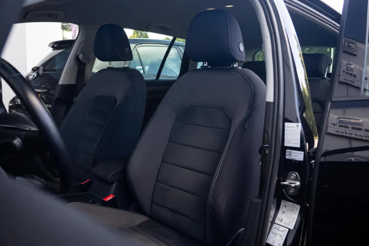 7.5 1.0 TSI Comfortline | Org.NL NAP | Massage | CarPlay | Trekhaak | Adaptive Cruise Control | Volledig Onderhouden