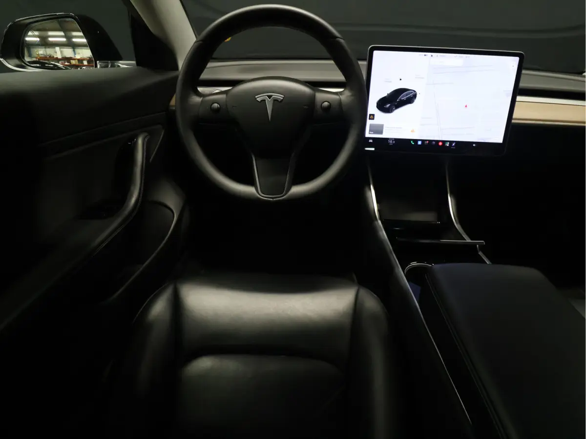 Standard RWD Plus 60 kWh [PANORAMADAK, STOELVERWARMING, NAVIGATIE, DODEHOEKDETECTIE, 18 INCH LMV, CLIMATE, NIEUWSTAAT]