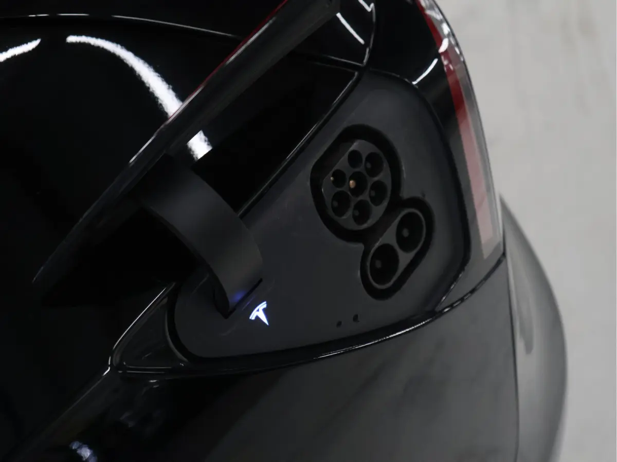 Standard RWD Plus 60 kWh [PANORAMADAK, STOELVERWARMING, NAVIGATIE, DODEHOEKDETECTIE, 18 INCH LMV, CLIMATE, NIEUWSTAAT]