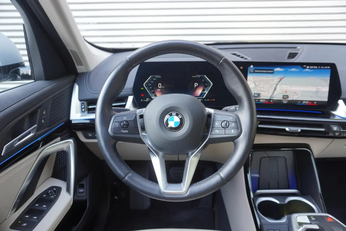 sDrive18i | xLine | Innovation Pack | BMW Head-Up Display | Comfort Access | Voorbereiding Driving Assistant Plus | 19 inch LM Individual V-spaak (Styling 867 I) in Bicolor Midnight Grey | S