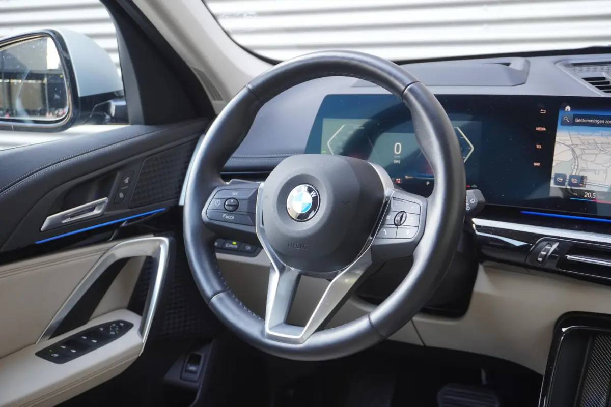 sDrive18i | xLine | Innovation Pack | BMW Head-Up Display | Comfort Access | Voorbereiding Driving Assistant Plus | 19 inch LM Individual V-spaak (Styling 867 I) in Bicolor Midnight Grey | S