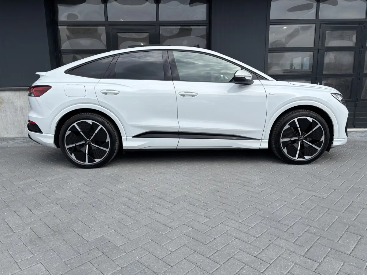 40 S-line Competition 77 kWh Pano