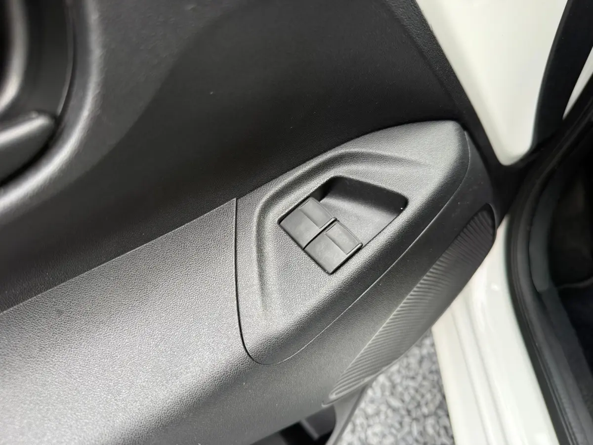 1.0 e-VTi Active AUT | AIRCO| BLUETOOTH| ELEKTRISCH RAMEN VOOR| STUURWIEL MULTIEFUNCTIONEEL