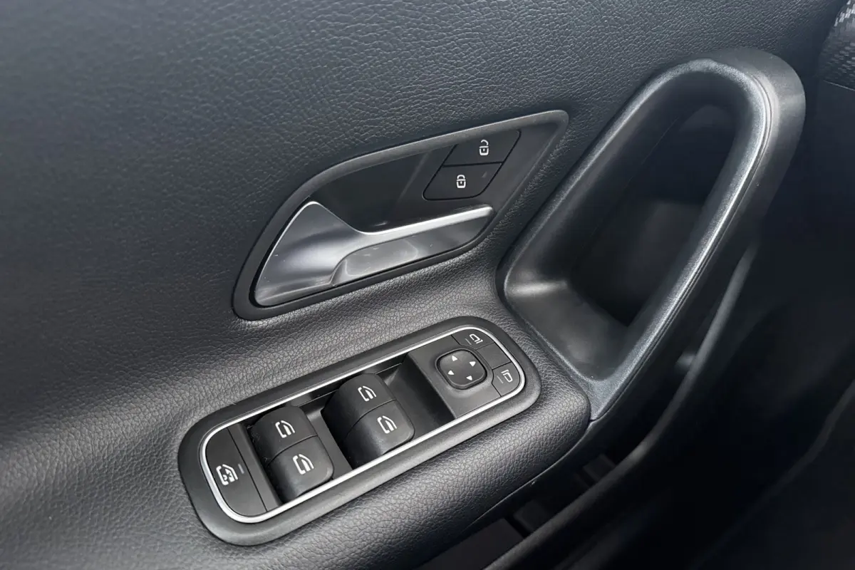 200 164 PK Advantage Camera Carplay Climate Keyless