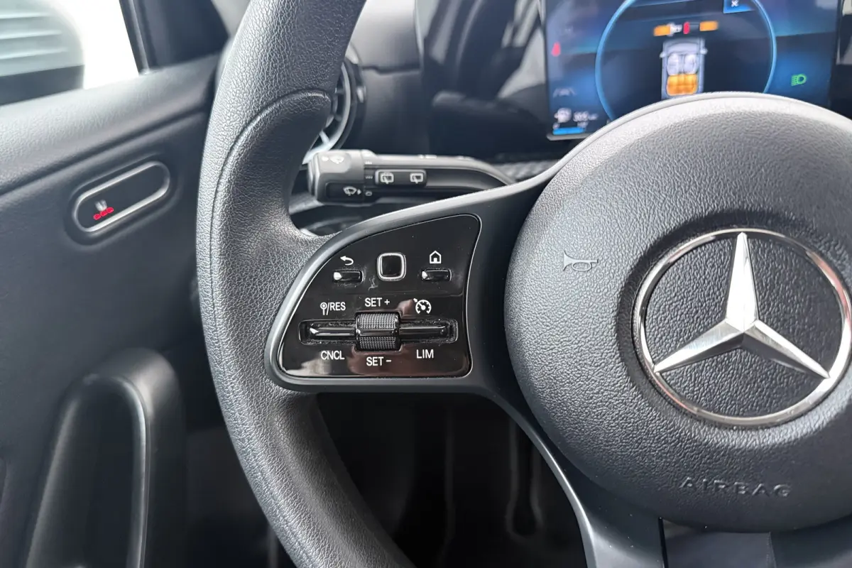200 164 PK Advantage Camera Carplay Climate Keyless