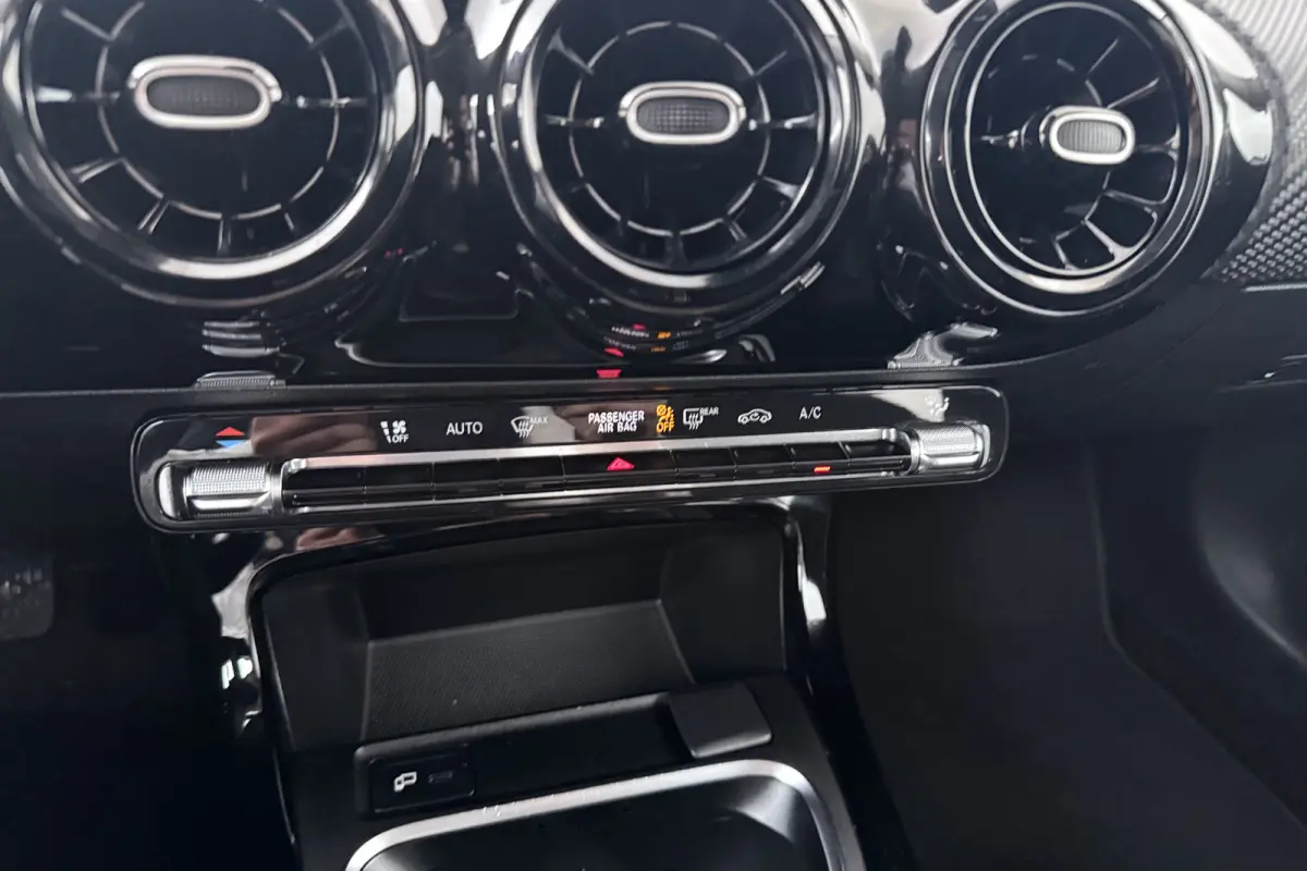 200 164 PK Advantage Camera Carplay Climate Keyless