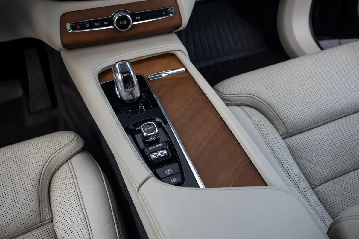 2.0 T8 Twin Engine AWD|Org NL NAP|2e Eig|Inscription|Bowers & Wilkins|Luchtvering|Panoramadak|CarPlay|Full Option|Dealer Onderhouden