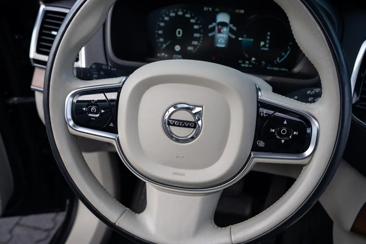 2.0 T8 Twin Engine AWD|Org NL NAP|2e Eig|Inscription|Bowers & Wilkins|Luchtvering|Panoramadak|CarPlay|Full Option|Dealer Onderhouden