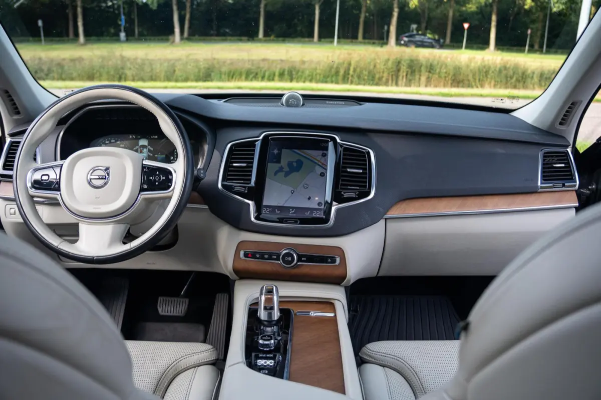 2.0 T8 Twin Engine AWD|Org NL NAP|2e Eig|Inscription|Bowers & Wilkins|Luchtvering|Panoramadak|CarPlay|Full Option|Dealer Onderhouden