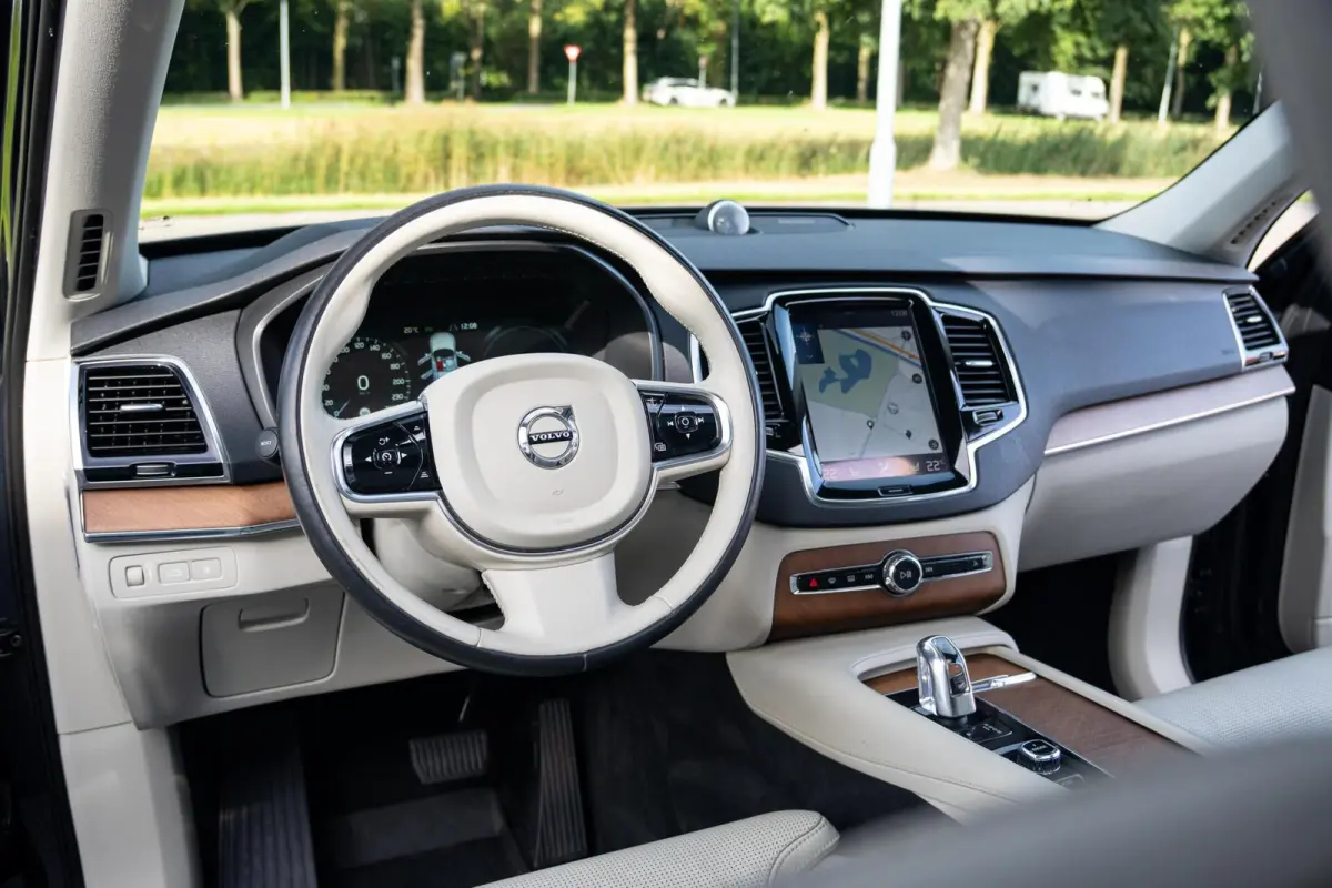 2.0 T8 Twin Engine AWD|Org NL NAP|2e Eig|Inscription|Bowers & Wilkins|Luchtvering|Panoramadak|CarPlay|Full Option|Dealer Onderhouden