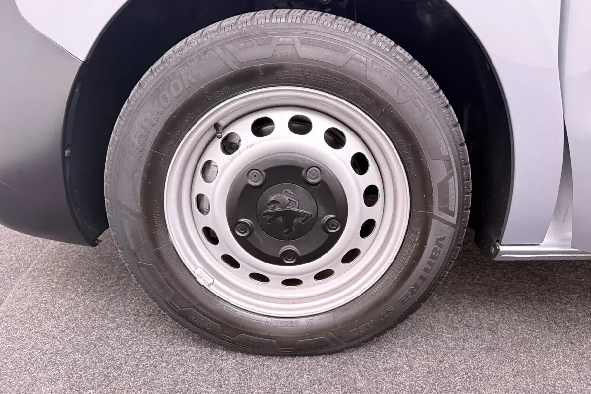 1.5 BlueHDI 100 Standard Premium Trekhaak Houtenvloer Airco
