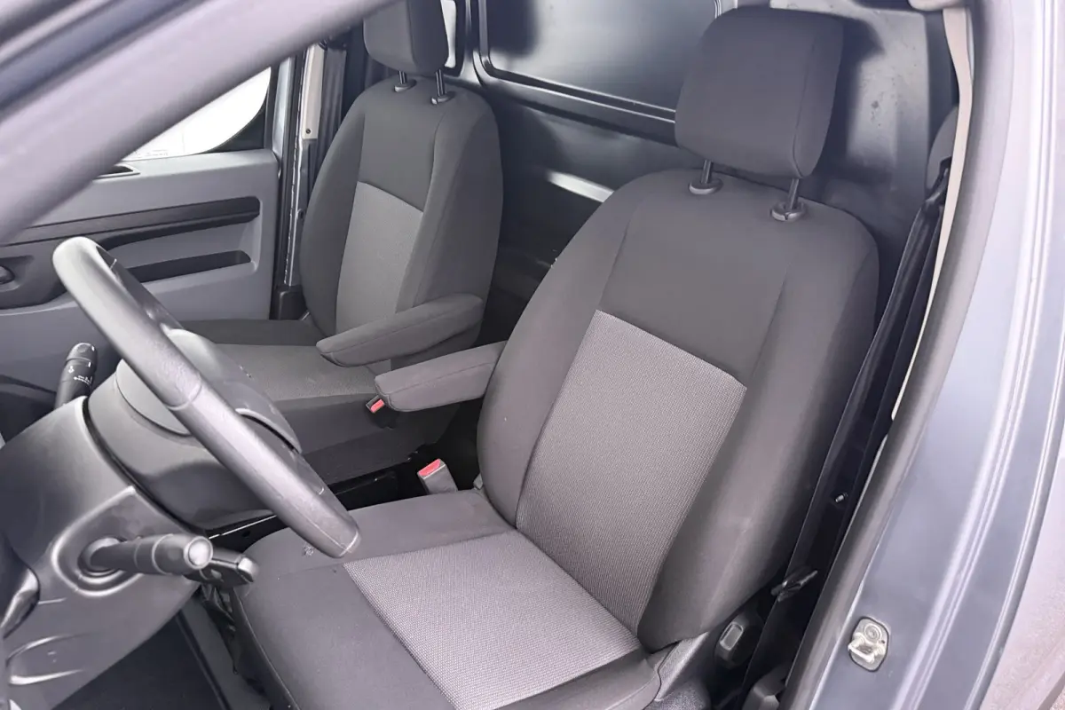 1.5 BlueHDI 100 Standard Premium Trekhaak Houtenvloer Airco