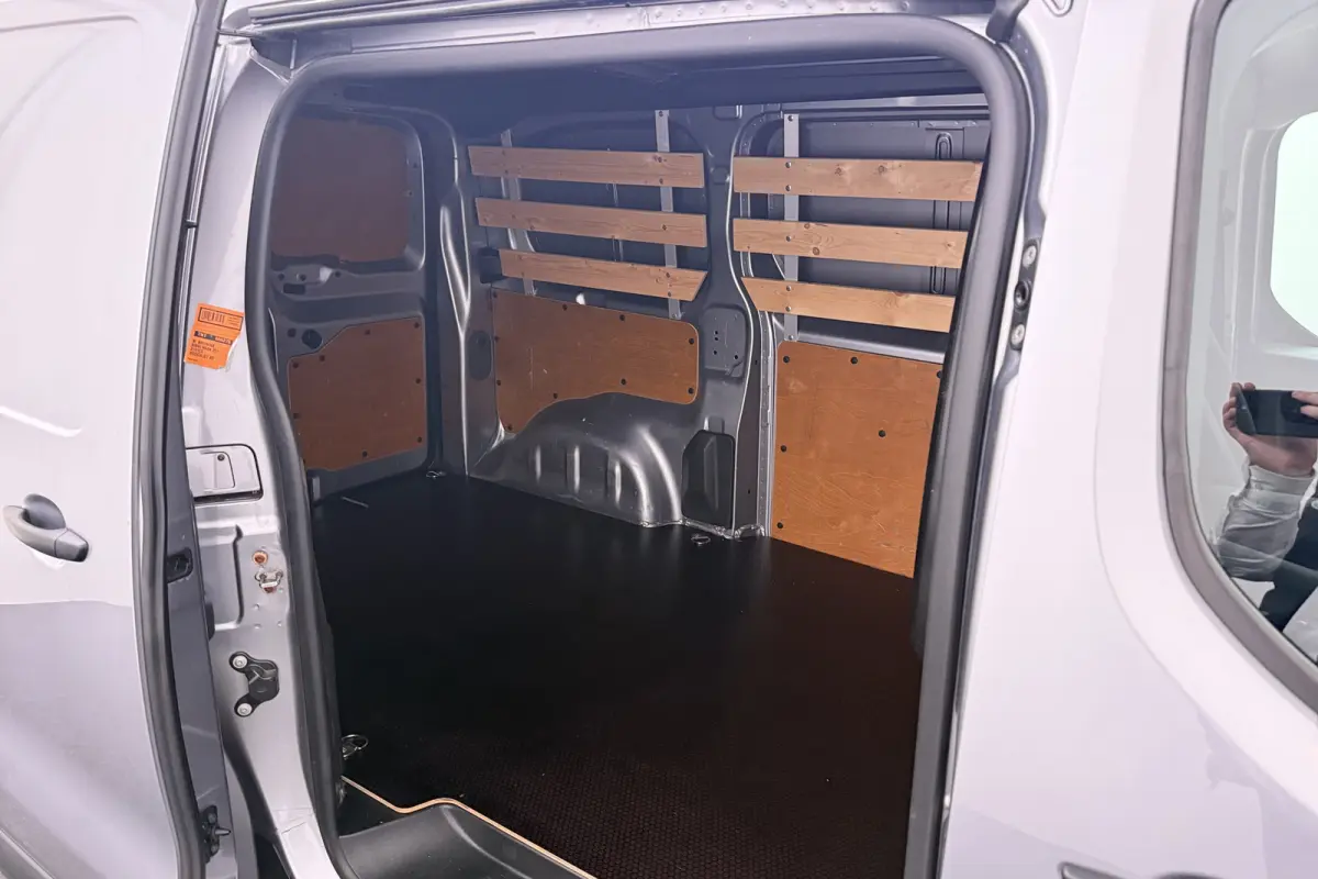 1.5 BlueHDI 100 Standard Premium Trekhaak Houtenvloer Airco