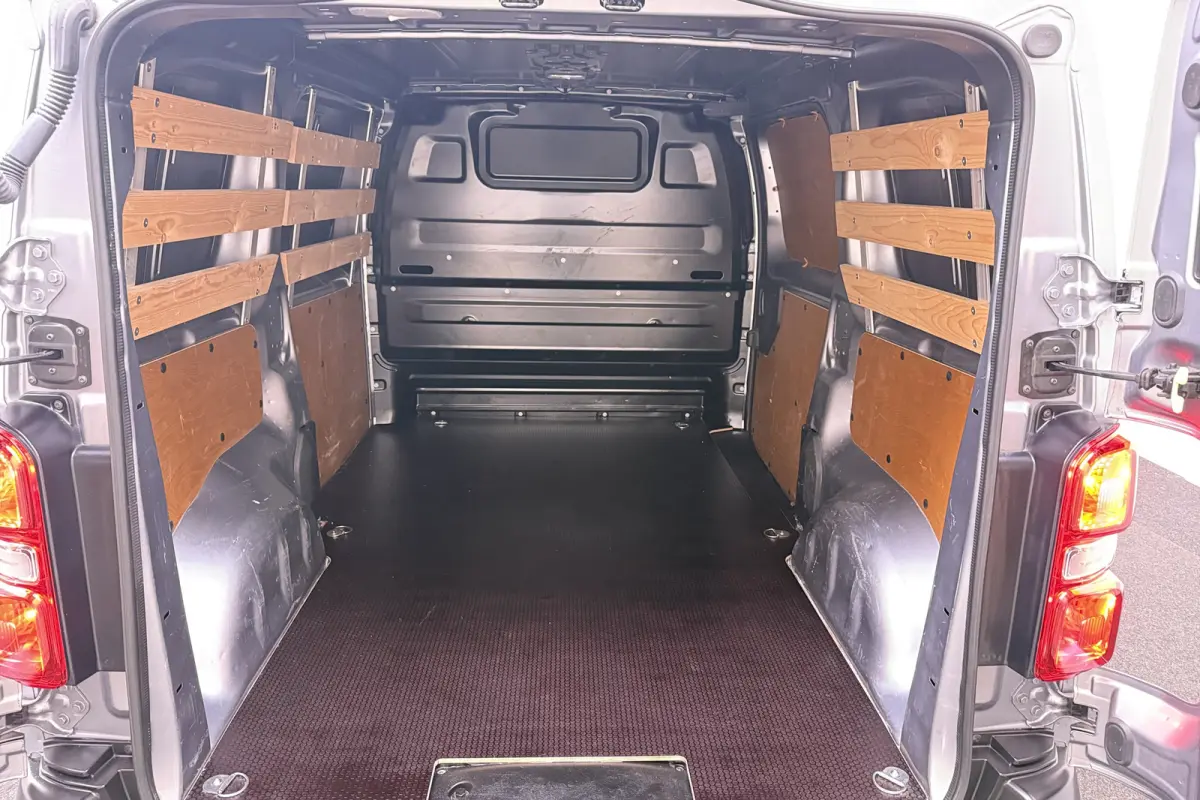 1.5 BlueHDI 100 Standard Premium Trekhaak Houtenvloer Airco